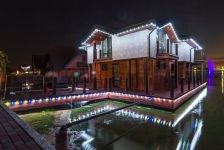 Контурна піксельна ілюмінацію будинку на воді, BRIGHTLED STARLIGHT