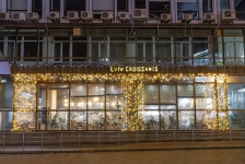 Новогодняя иллюминация ресторана Lviv Croissants, Спортивная площадь Киев