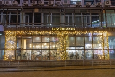 Новогодняя иллюминация ресторана Lviv Croissants, Спортивная площадь Киев