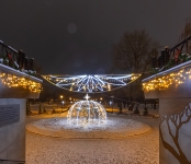 Конструкції для новорічної ілюмінації парку, Київ